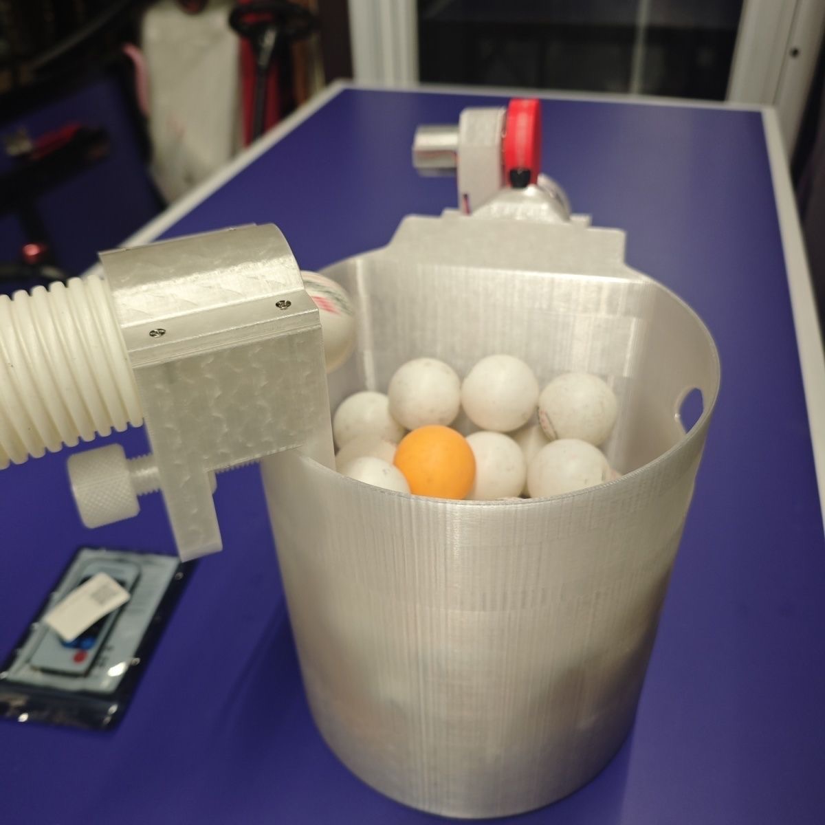Table Tennis Launcher - Automatische Tischtennis-Ballwurfmaschine mit Großer Kapazität, Tragbare
